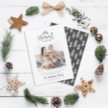 Moderne minimale Weihnachts rustikale Multi-Foto Feiertagskarte<br><div class="desc">Frohe Weihnachten rustikale Multi-Foto-Urlaubskarte. Mit modernem handgezeichneten Text und Bäumen. Die Hintergrundfarbe kann angepasst werden.</div>