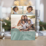 Moderne Minimalfarben pastellblaue Streifen Feiertagskarte<br><div class="desc">Front - Eine schlichte Collage von 3 Fotos mit einem Hauch von Retro-Linienkunst in Pastellblau aus Stahl. Der Gruß ist in einem dünnen handgeschriebenen Schriftart mit viel Bewegung. Fügen Sie Ihre Familienunterschrift über die Pastellstreifen für ein nicht traditionelles Urlaubskarten-Design hinzu. Zurück - Ein einfacher, sauberer Retro-Streifen in Pastellfarben aus Stahlblau....</div>