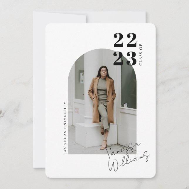 Moderne Minimalistisch Arch Foto Graduation Party Einladung (Vorderseite)