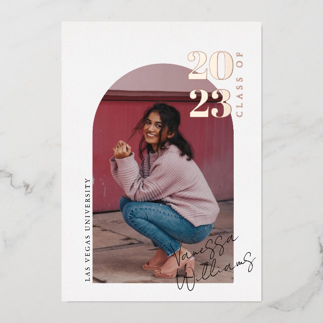 Moderne Minimalistisch Arch Foto Graduation Party Folieneinladung (Vorderseite)