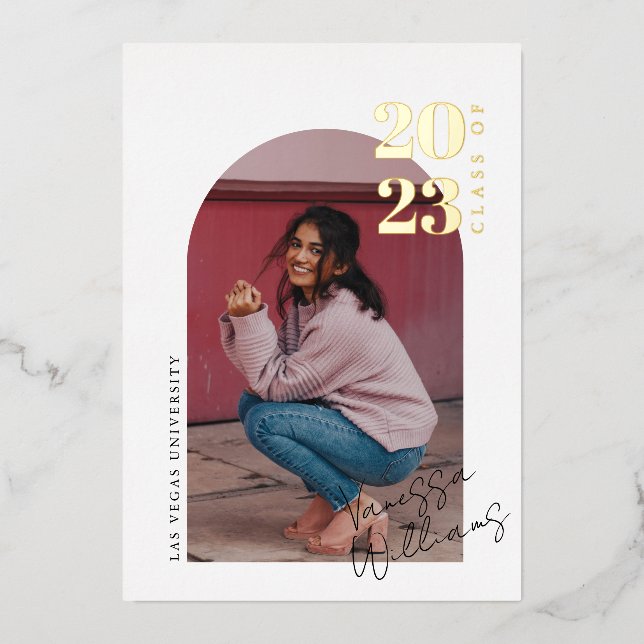 Moderne Minimalistisch Arch Foto Graduation Party Folieneinladung (Vorderseite)