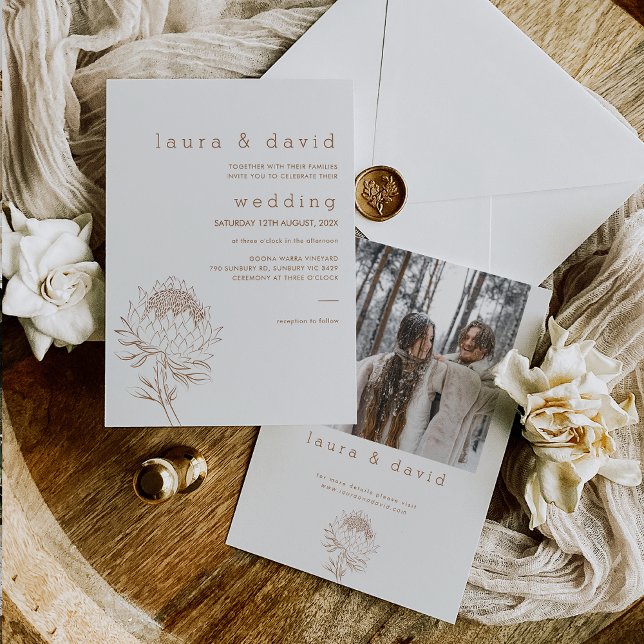 Moderne Minimalistisch Line Gezeichnet Protea Wedd Einladung (Minimalist Line Art Floral Wedding Invitation, Off White and Brown Floral Art Wedding Invitation)