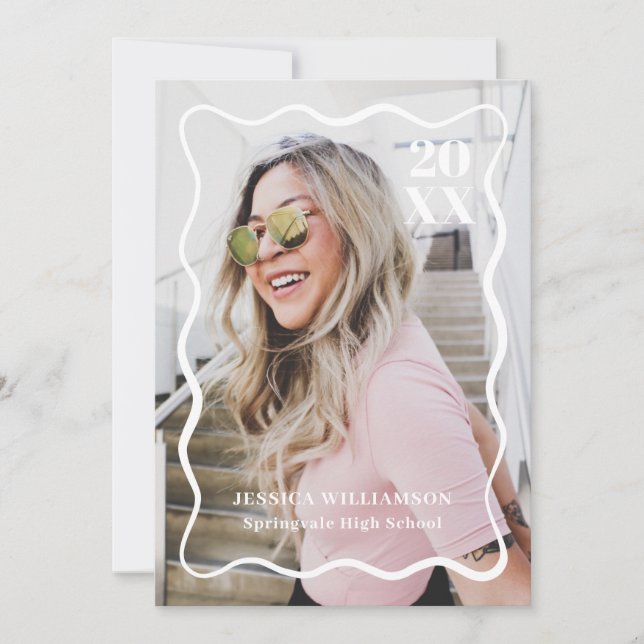 Moderne Minimalistisch rosa Wavy Foto Graduation P Einladung (Vorderseite)