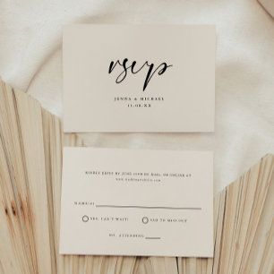 Moderne Minimalistische Beige Schrift Hochzeit RSVP Karte