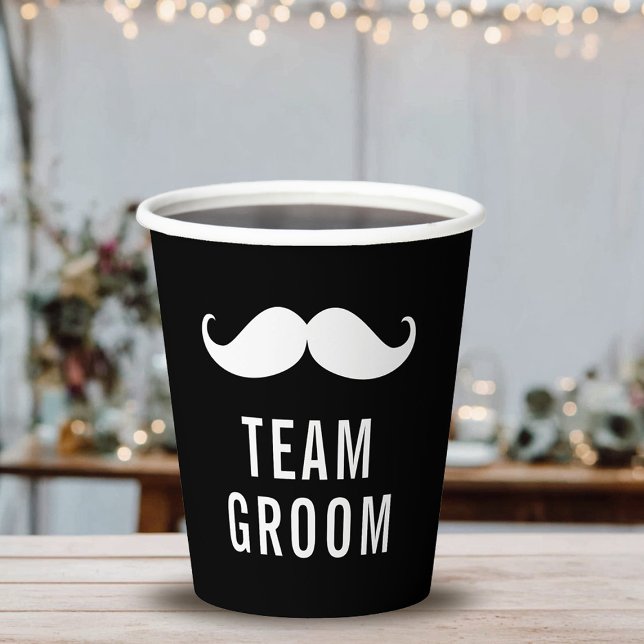 Moderne Minimalistische Big Bold Black Bachelor Pa Pappbecher (Modern Minimalist Big Bold Black Bachelor Party Team Groom Paper Cups)