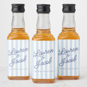 Moderne minimalistische blaue Streifen Hochzeits-M Alkoholflaschenetikett
