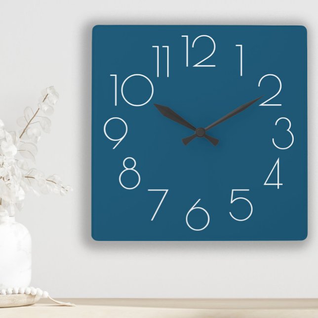 Moderne Minimalistische blaue Uhr (Modern, chic blue and white wall clock)