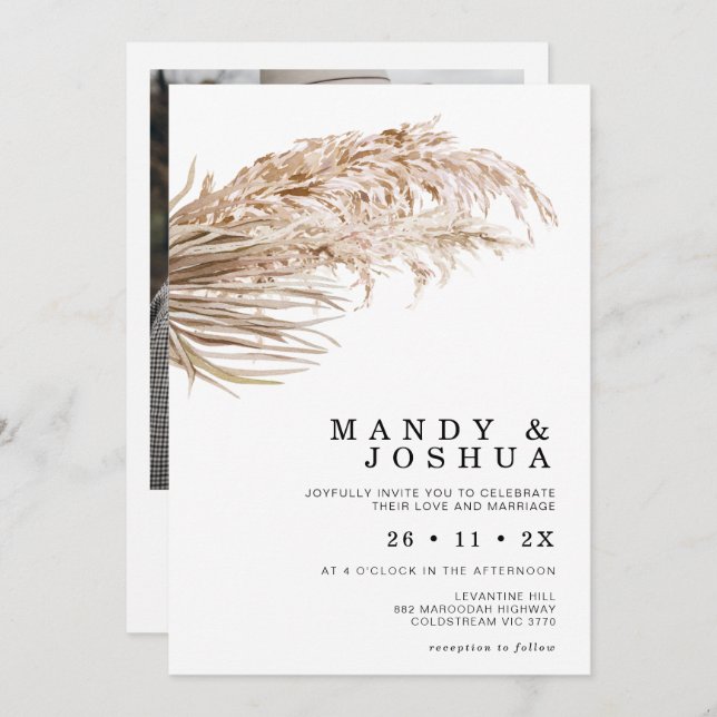 Moderne Minimalistische Boho Palm Pampas Grass Wed Einladung (Vorne/Hinten)