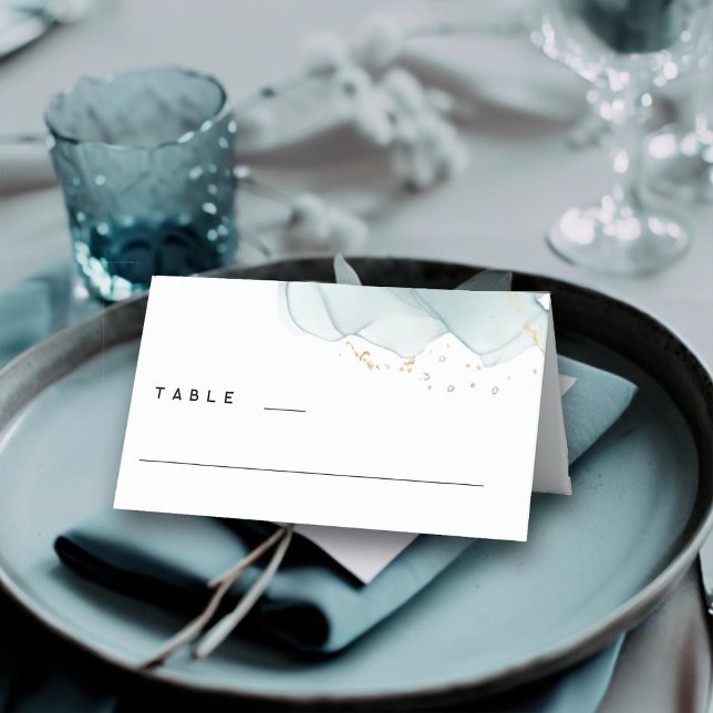 Moderne Minimalistische Dusty Blue Gold Beach Hoch Platzkarte (modern dusty blue gold beach wedding table number summer waves elegant bohemian romantic simple chic)