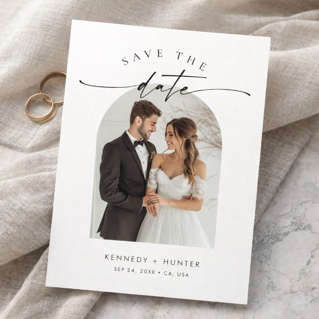 Moderne minimalistische elegante Skriptbogen-Foto Save The Date (Von Creator hochgeladen)