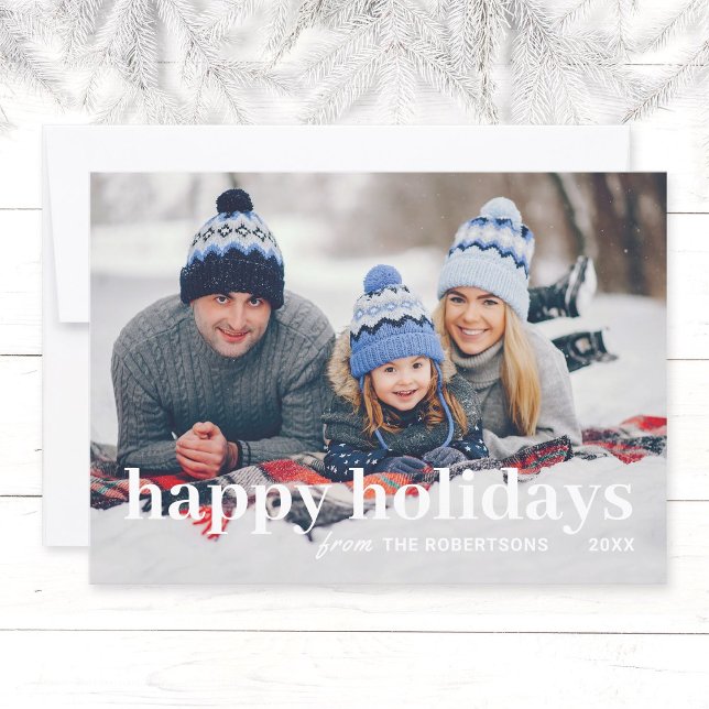 Moderne Minimalistische Familie 1 Foto Weihnachtsk (Simple, modern family photo Christmas greeting card with the text "Happy Holidays" and family name.)