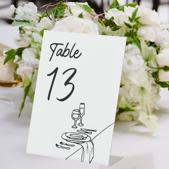 Moderne Minimalistische Hochzeit handGezeichnet Ti Sockelschild (Elegant table number card with chic minimalistic dining illustration, perfect for modern weddings.)