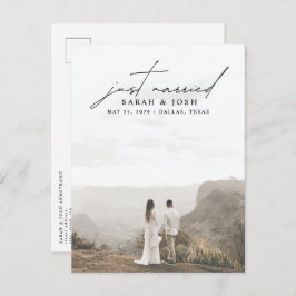 Moderne Minimalistische Hochzeit mit nur verheirat Ankündigungspostkarte