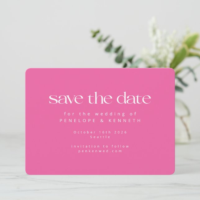 Moderne Minimalistische Hochzeitsfeier in Hot Pink Save The Date (Stehend Vorderseite)