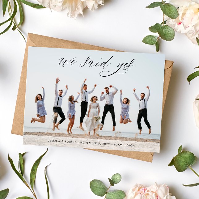 Moderne Minimalistische Kalligrafie-Foto-Hochzeit Ankündigung (Von Creator hochgeladen)