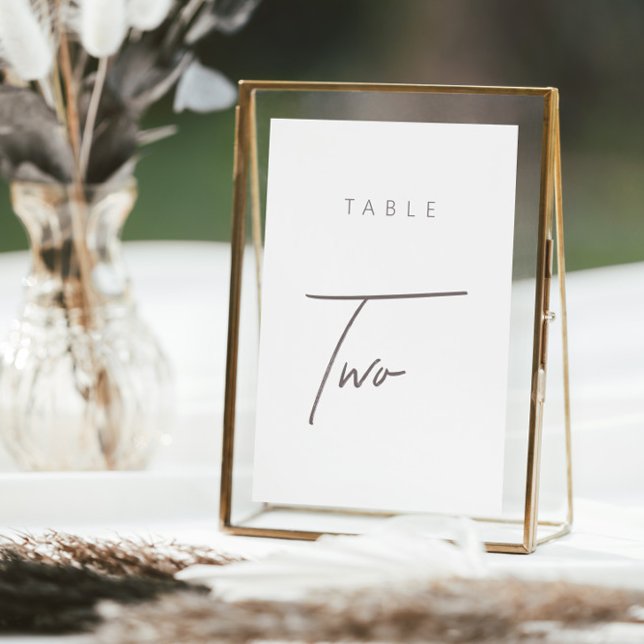 Moderne Minimalistische kalligraphische Hochzeitss (Elegant Budget Calligraphy Wedding Table Number)