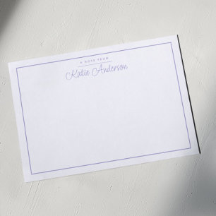 Moderne minimalistische Kursivschrift Pastelllila Mitteilungskarte