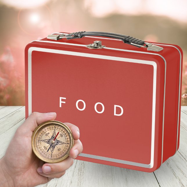 Moderne Minimalistische Lebensmittel Personalisier Metall Brotdose (A retro metal lunch box in red with 'Food' in simple capital letters)