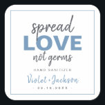 Moderne Minimalistische Liebe-Gastgeschenk Hochzei Quadratischer Aufkleber<br><div class="desc">Moderne handanitisierende Gastgeschenk Hochzeit Aufkleber sind mit kühnen bürstenartigen Schrift-Spread-Liebe,  nicht Keime-Design mit Paarname und Datum in Holzkohle schwarz,  weiß und blau,  einfach und stilvoll. Alle passenden Teile in der Sammlung anzeigen</div>