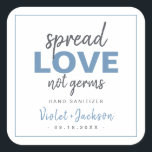 Moderne Minimalistische Liebe-Gastgeschenk Hochzei Quadratischer Aufkleber<br><div class="desc">Moderne handanitisierende Gastgeschenk Hochzeit Aufkleber sind mit kühnen bürstenartigen Schrift-Spread-Liebe,  nicht Keime-Design mit Paarname und Datum in Holzkohle schwarz,  weiß und blau,  einfach und stilvoll. Alle passenden Teile in der Sammlung anzeigen</div>