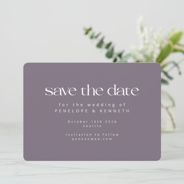 Moderne Minimalistische Lila Hochzeit Save The Date (Stehend Vorderseite)