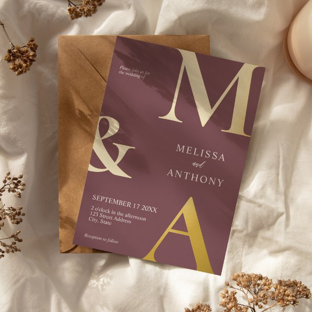 Moderne Minimalistische Lila Monogramm-Hochzeit Folieneinladung (Modern Minimalist Purple Monogram Wedding Foil Invitation )