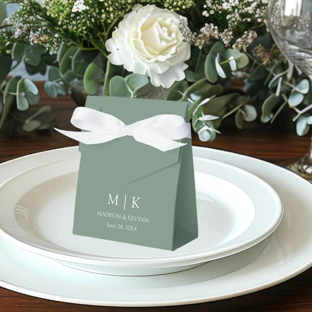 Moderne Minimalistische Monogram Wedding Sage Gree Geschenkschachtel (Customize to change text size, style, color or to add more text.)