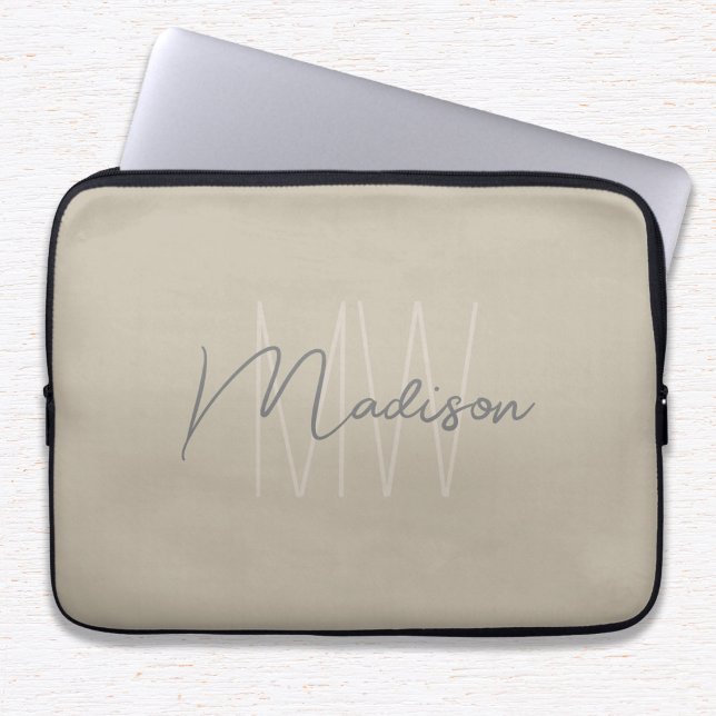 Moderne Minimalistische Monogramm Beige Skriptbeze Laptopschutzhülle (Modern Minimalist Monogram Beige Script Name Laptop Sleeve)