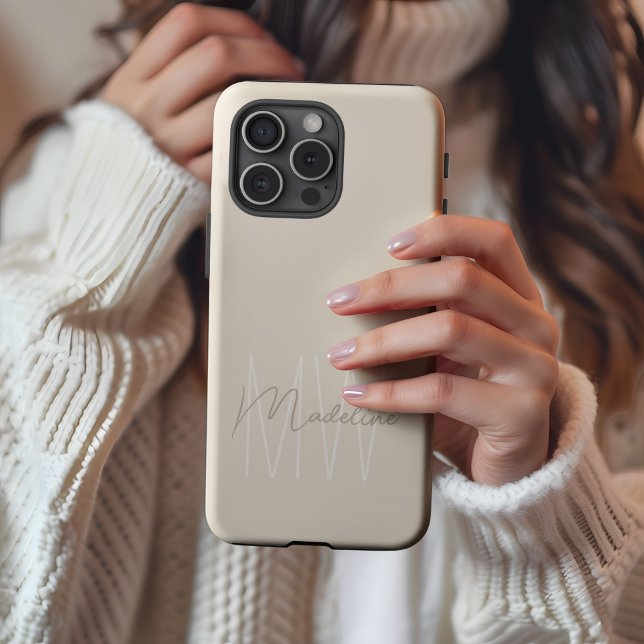 Moderne Minimalistische Monogramm-Creme Case-Mate iPhone Hülle (Modern Minimalist Monogram Cream iPhone Case by MINTIC DESIGN STUDIO)
