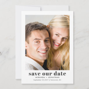 Moderne minimalistische Paarfoto Save The Date