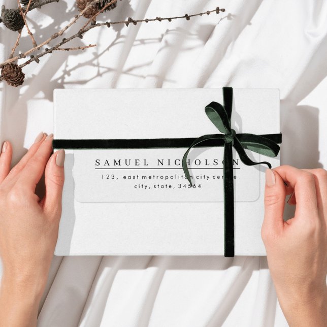 Moderne minimalistische Schwarz-Weiß-Rücksendeadre (Von Creator hochgeladen)