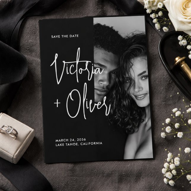 Moderne minimalistische Schwarz-Weiß-Script-Fotogr Save The Date (Von Creator hochgeladen)