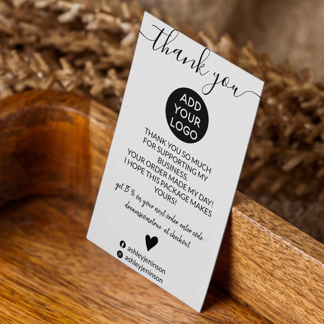 Moderne minimalistische Schwarz-weiße Ordnung Viel Visitenkarte (Von Creator hochgeladen)