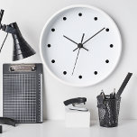 Moderne Minimalistische Schwarze Büromauer Uhr<br><div class="desc">Klassische,  minimalistische Bürowandeuhren mit schwarzen Uhrenmarkierungen auf einer weißen Uhr für ein sauberes,  modernes Aussehen in jedem Büro-,  Büro- oder Zuhause-wart.</div>