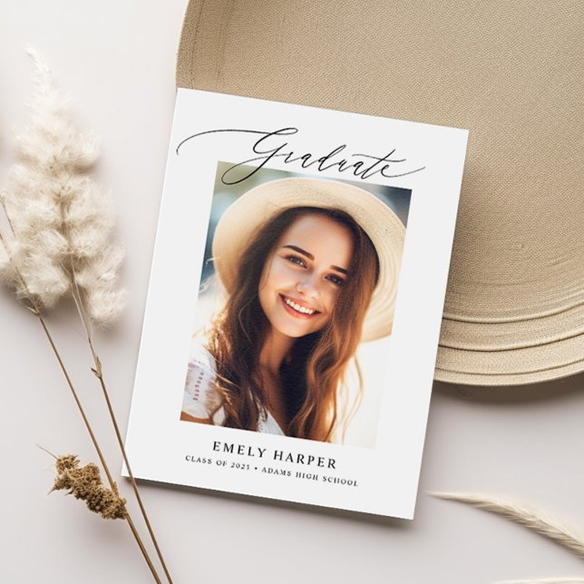 Moderne Minimalistische Script 2 Foto Graduation P Einladung (Von Creator hochgeladen)