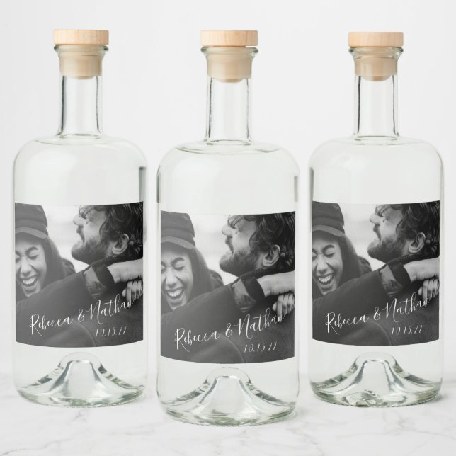 Moderne Minimalistische Script Custom Foto Hochzei Alkoholflaschenetikett (Flaschen)