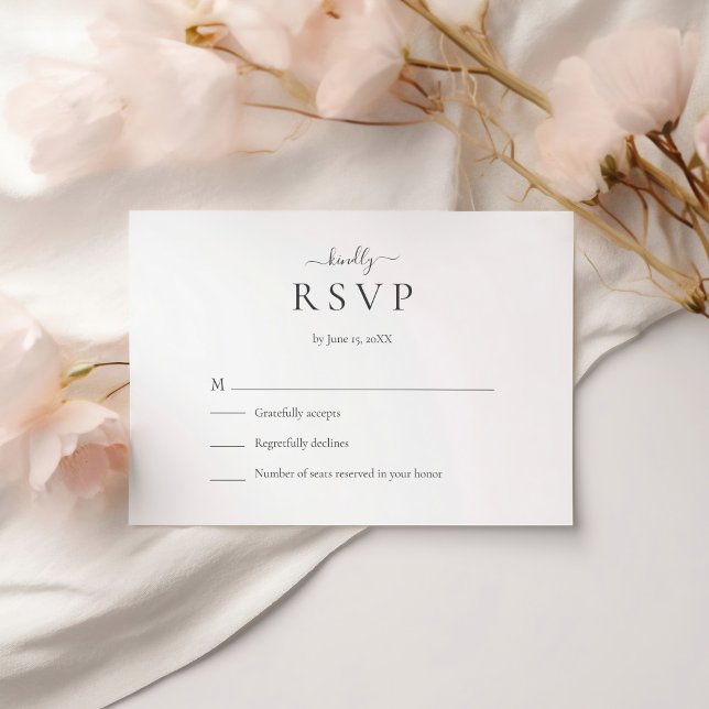 Moderne Minimalistische Script-Wedding RSVP-Karte Dankeskarte (Modern Minimalist Script Wedding RSVP Card on a table with blush pink spring flowers.)
