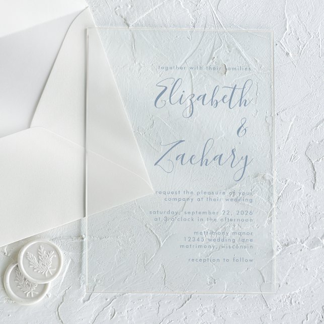 Moderne minimalistische staubblaue Schrift Hochzei Acryleinladungen (Von Creator hochgeladen)