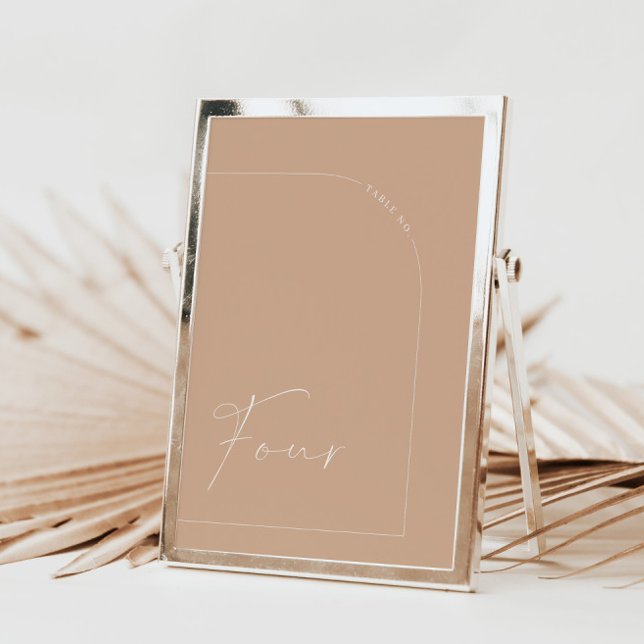 Moderne Minimalistische Tan Arch Table Vier Tischn Einladung (Modern Minimalist Tan Arch Table Four Table Number)
