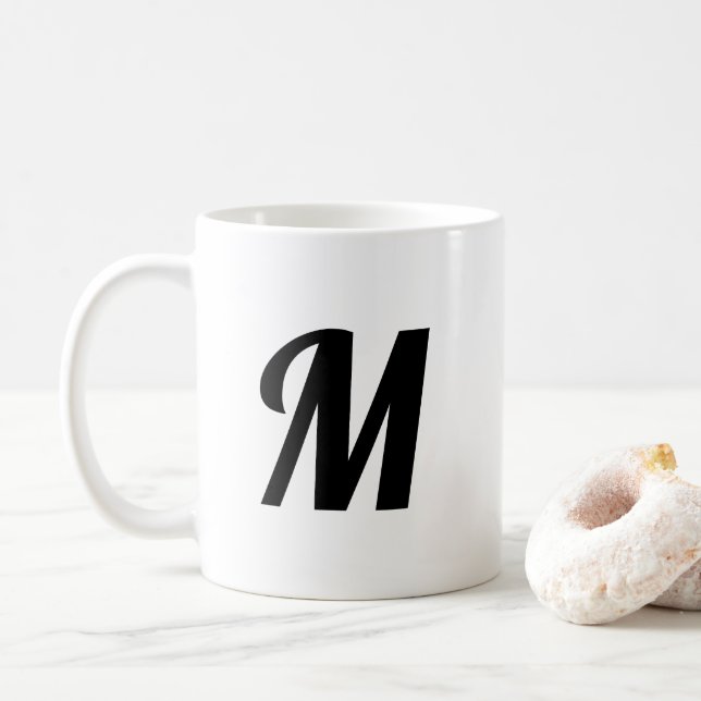 Moderne minimalistische Tasse für Anfangsbuchstabe (Mit Donut)