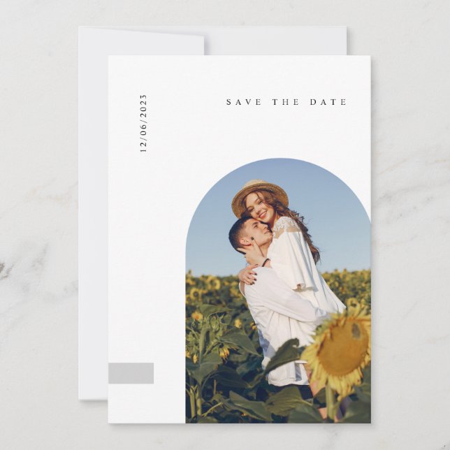 Moderne minimalistische Typografie Foto-Hochzeit Save The Date (Vorderseite)