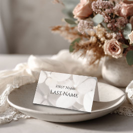 Moderne minimalistische weiße florale gefaltete Pl Platzkarte
