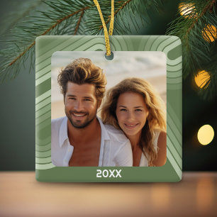 Moderne Minimalschattierungen von Juniperstreifen  Keramikornament