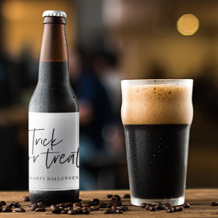 Moderne Minimaltricks und Leckerei Frohe Hallowe Bierflaschenetikett