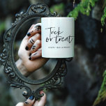 Moderne Minimaltricks und Leckerei | Frohe Hallowe Kaffeetasse<br><div class="desc">Moderne Minimaltricks und Leckerei | Frohe Halloween</div>