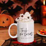 Moderne Minimaltricks und Leckerei | Frohe Hallowe Zweifarbige Tasse<br><div class="desc">Moderne Minimaltricks und Leckerei | Frohe Halloween</div>