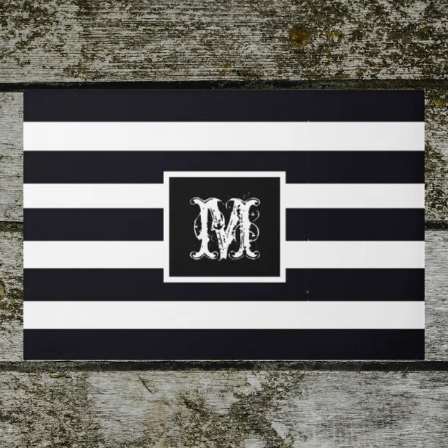 Moderne Mit Monogramm Erstklassigkeit Schwarz-weiß Fußmatte (A classic, modern front doormat. Monogrammed initial on an elegant black & white striped background )