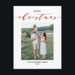 Moderne Mix Typografie Red Merry Weihnachten Foto<br><div class="desc">Frohe Weihnachten! Senden Sie Weihnachten Wünsche an Familie und Freunde mit dieser anpassbaren,  modernen Weihnachtspostkarte. Es bietet eine Mischung aus Typografie mit elegantem Skript und einfacher Typografie. Personalisieren Sie diese durch Hinzufügen von Namen und Fotos. Diese Weihnachtspostkarte ist auf anderem Karton erhältlich.</div>