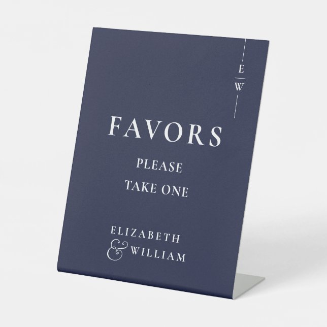 Moderne Mongram Navy Blue Favoriten Hochzeit Sockelschild (Vorderseite)