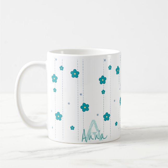 Moderne Monogram Name Blue Blumen Design Coffee Ta Kaffeetasse (Links)
